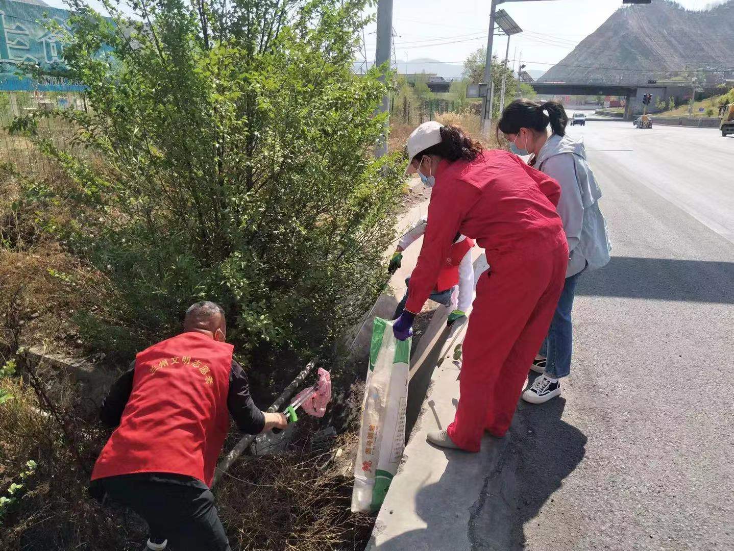 西固区新城镇念好“四字诀”助力乡村“颜值”再提升