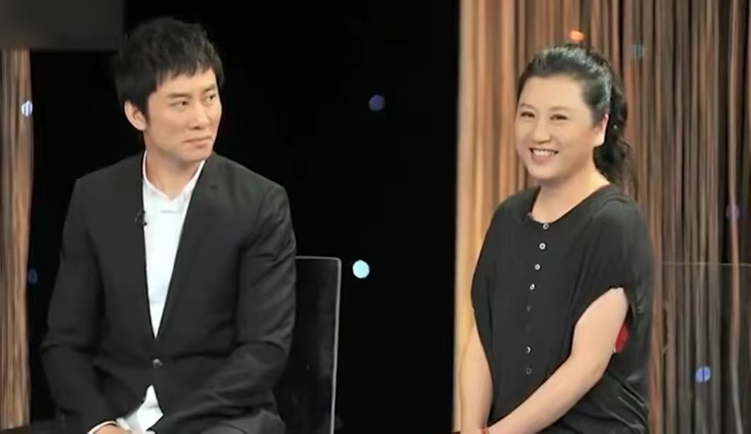 歌手江涛：娶富家女为妻，走红后不变心，如今54岁已升级当爷爷