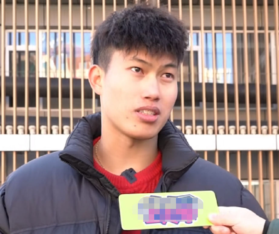 北体帅气学长接受采访，称“一边上学一边有钱赚”，实属凡尔赛