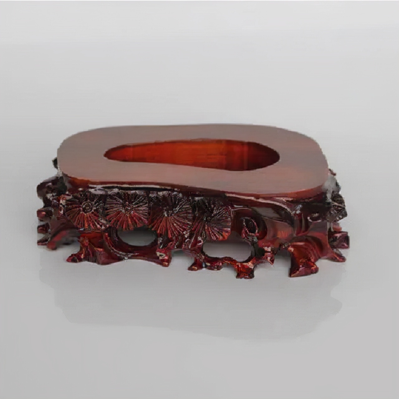 2019年安徽农民得到一块"奇石",花2万元配底座,开价8888万元