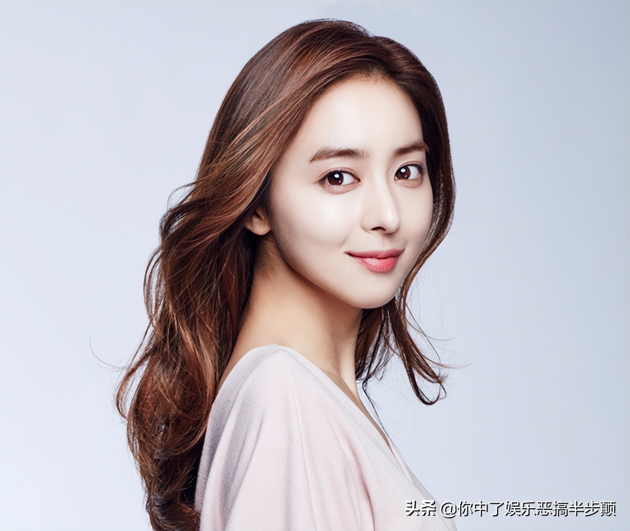 20多年前她靠广告火遍韩国，曾和黄子华演情侣，至今母胎单身
