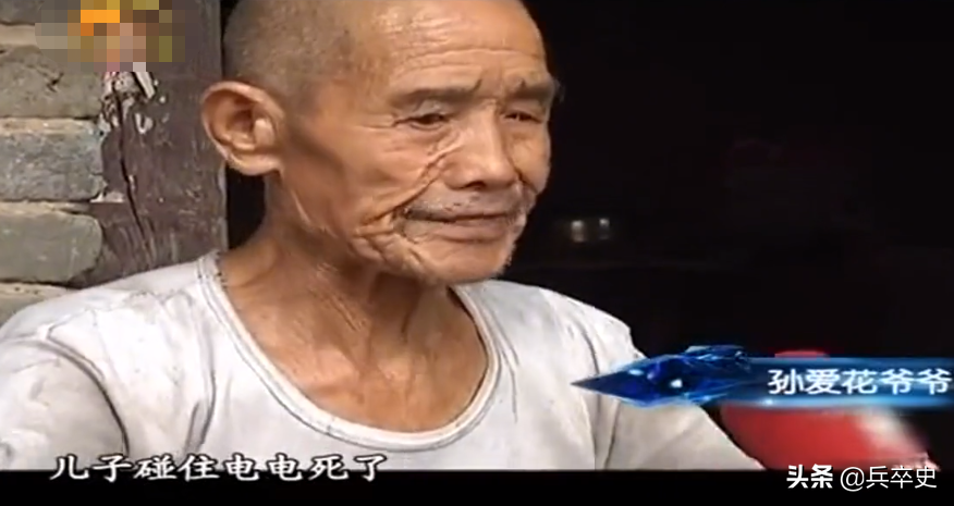 2010年，河南18岁少女“工地”搬水泥赚学费，家里穷的盐都买不起