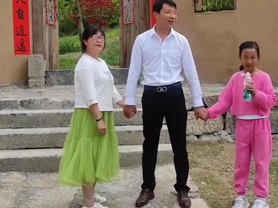 陈丽华和余秀华——趟过男人河的女人