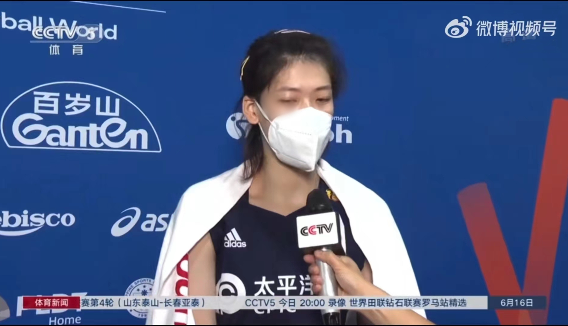 女排主帅蔡斌谈李盈莹(央视赛后采访李盈莹，女排核心面色苍白，蔡斌最担心的事发生)