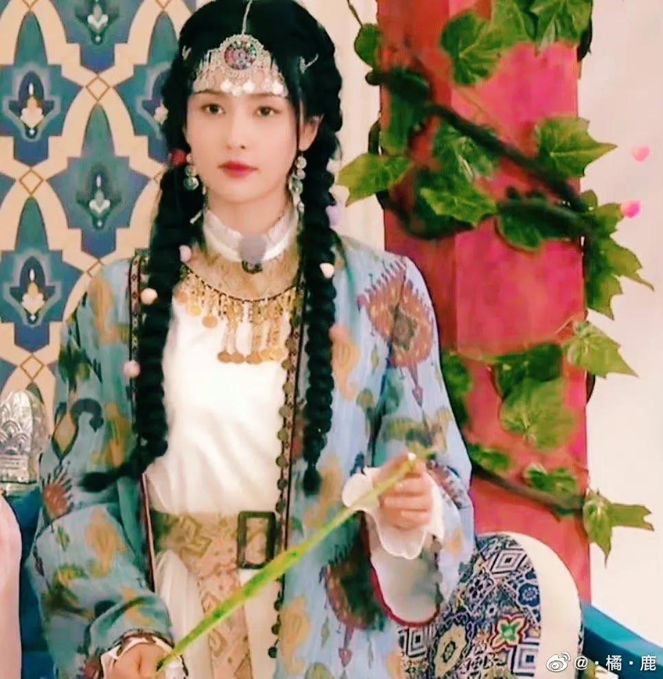 《奔跑吧》直播截图中的白鹿以及跑男新疆收官路透哦