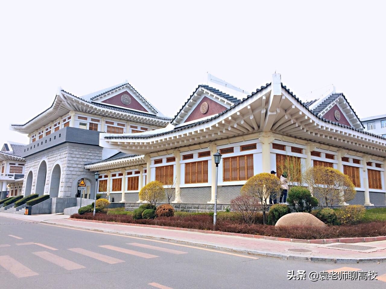 延边大学与海南大学，一南一北的两所照顾性211高校，你怎么选？