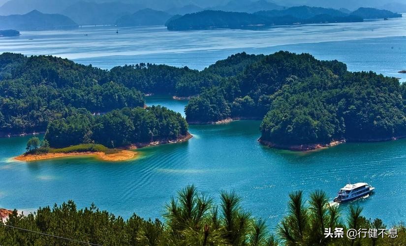 荷花十里桂三秋：十二首著名诗词，领略杭州的诗意之美