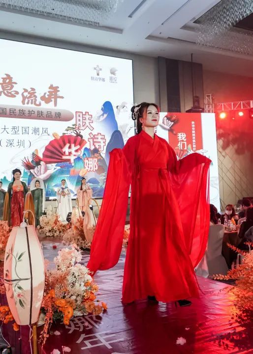 我们·恣意流年｜肤诗华娜2021深圳年会盛典完美落幕