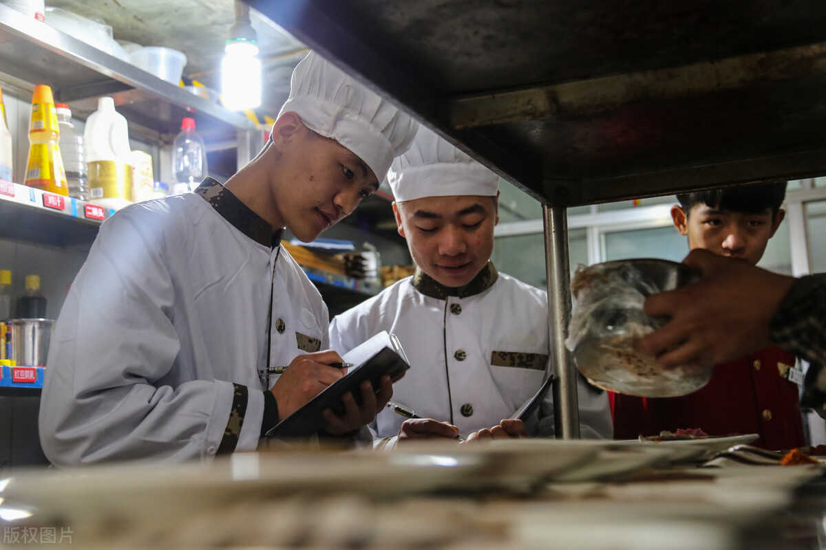 大专在读第三年，会计专业，合适吗？司务长的岗位非常适合