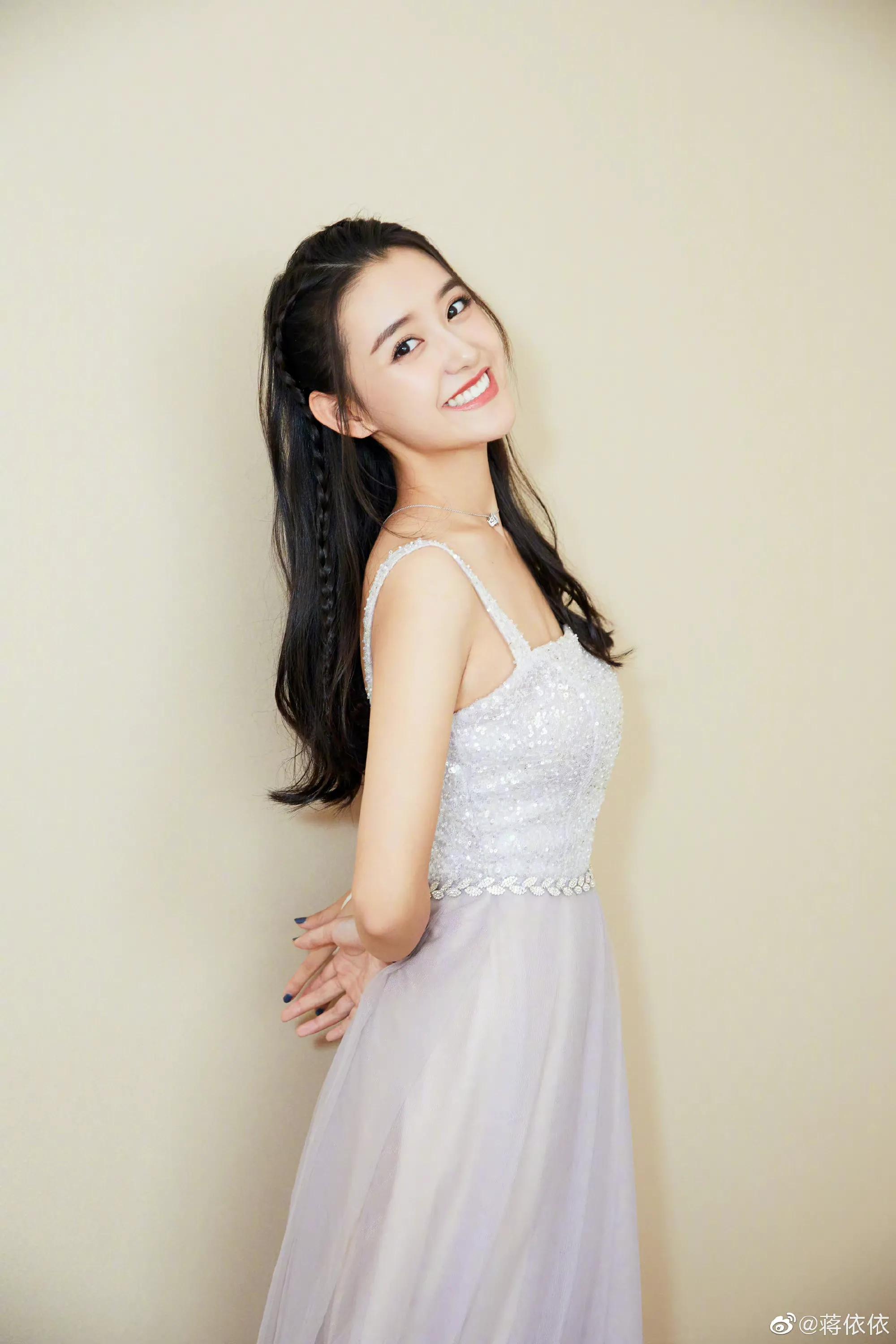 蒋依依美图
