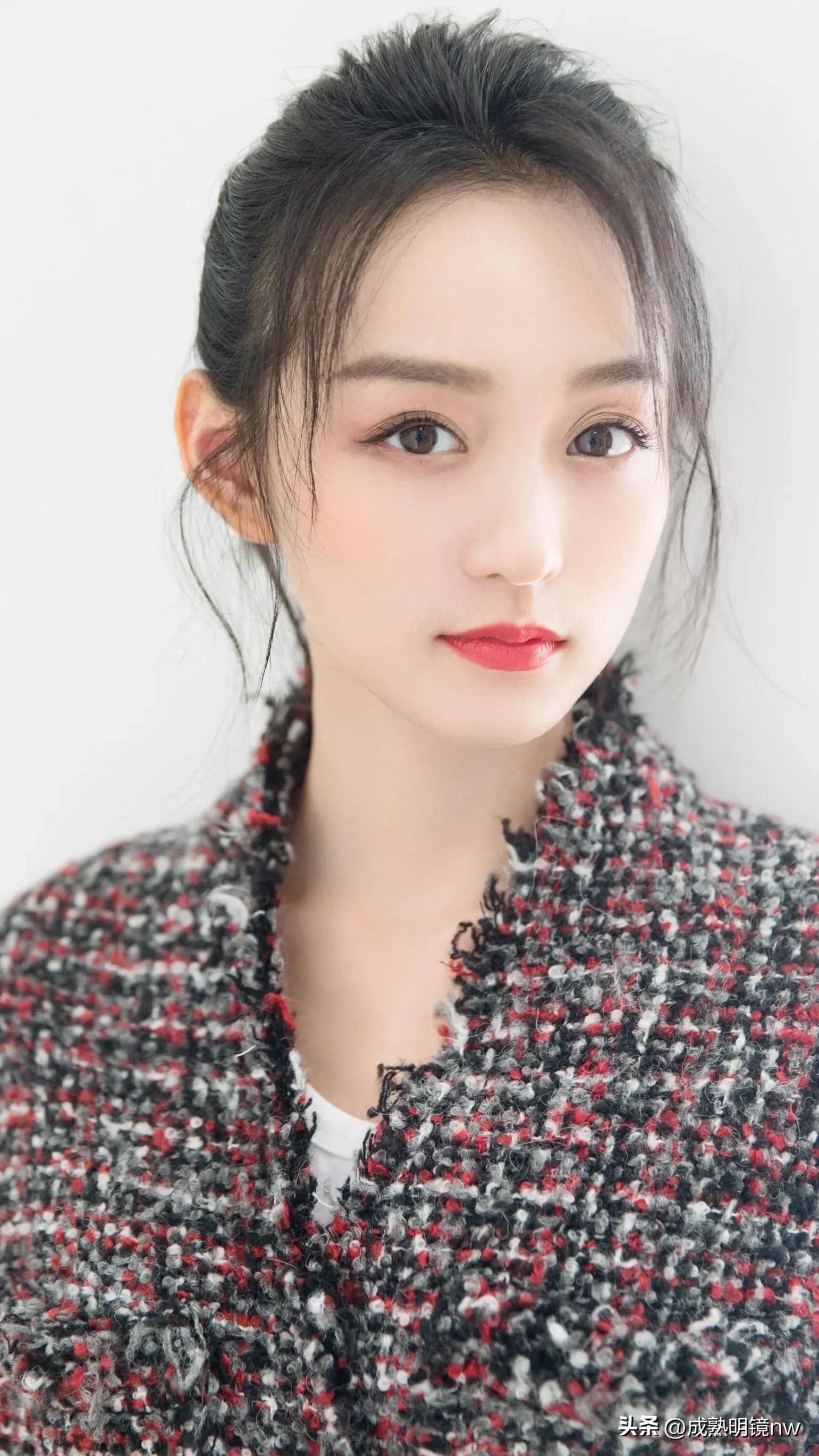 青春靓丽,时尚迷人,甜美可爱的何泓姗,美丽写真照