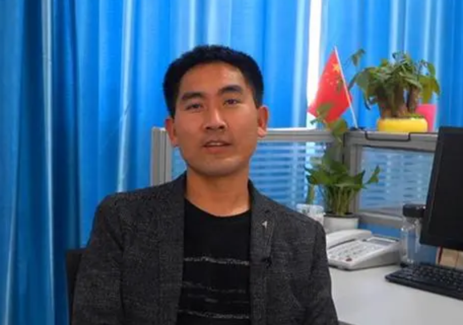 19岁背“疯母”千里求学，贵州第一孝子刘秀祥，后来成了副书记