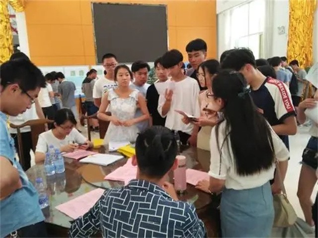 职校生实习现状：宁在格子间免费干活，也不愿在一线“打磨”