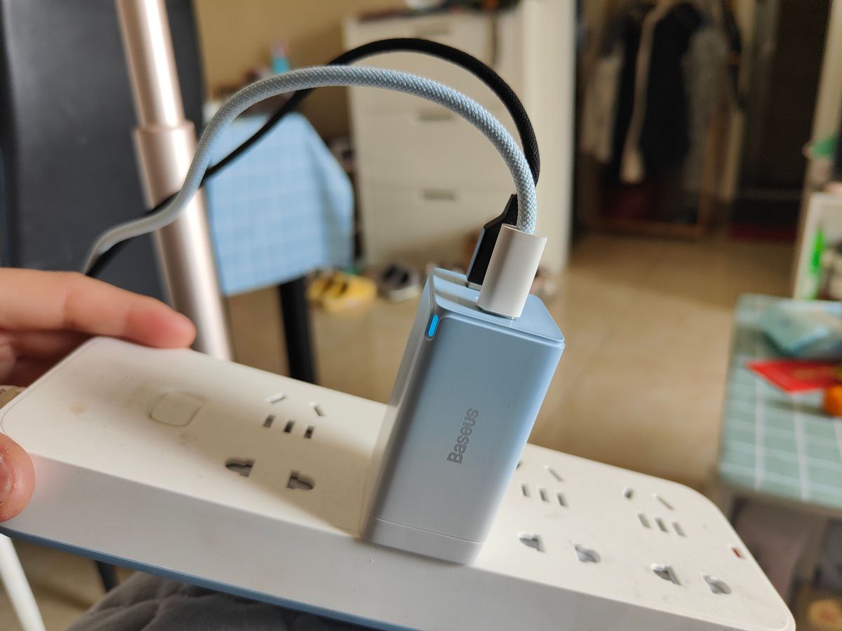 一个抵三个，倍思GaN3 Pro 65W氮化镓充电器，有点炫