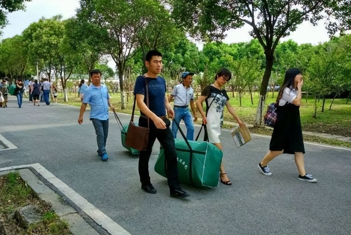 高考生报省内大学好，还是省外大学好？大学毕业才明白其中的差异