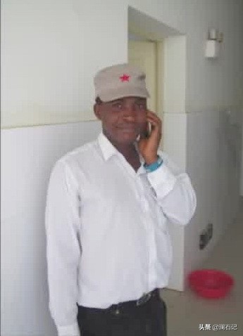 亚欧的记者先生杀死了“埃博拉前线”的原型，我的父子死了非洲