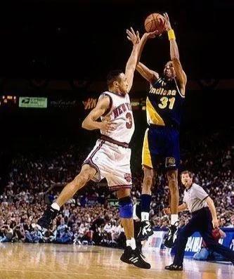 nba赛场上为什么要造犯规（凭一己之力，让NBA联盟修改规则的球员）