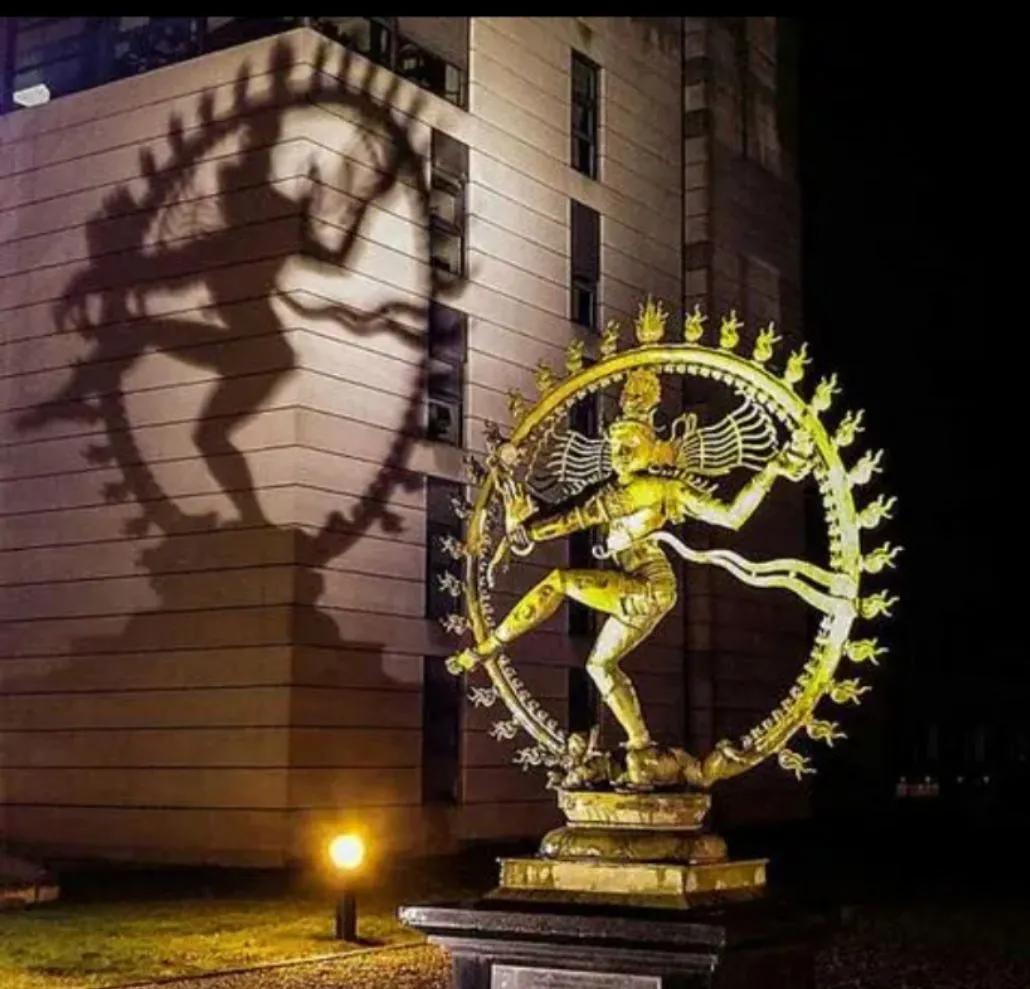 起底各大事件解读世界科技最前沿圣地的神像？2012？曼德拉效应？