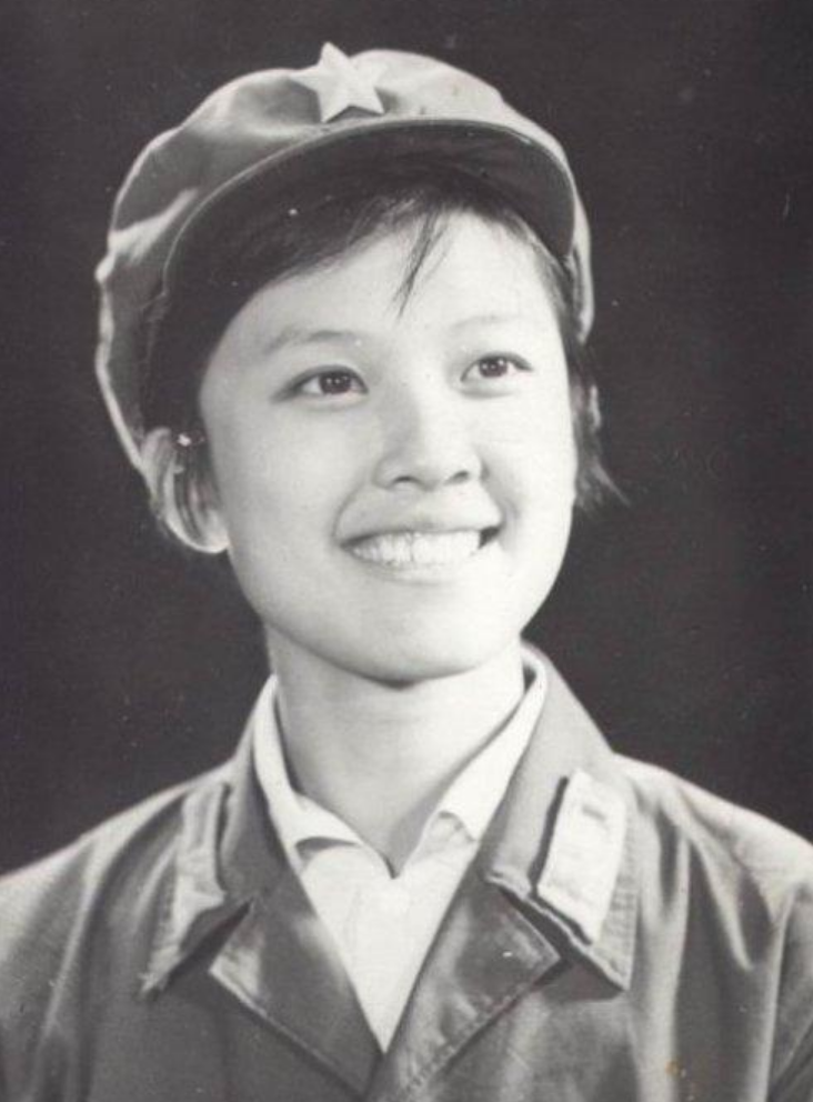 演员宋春丽：因拍戏终身不育，61岁却如愿当上母亲，自称无怨无悔