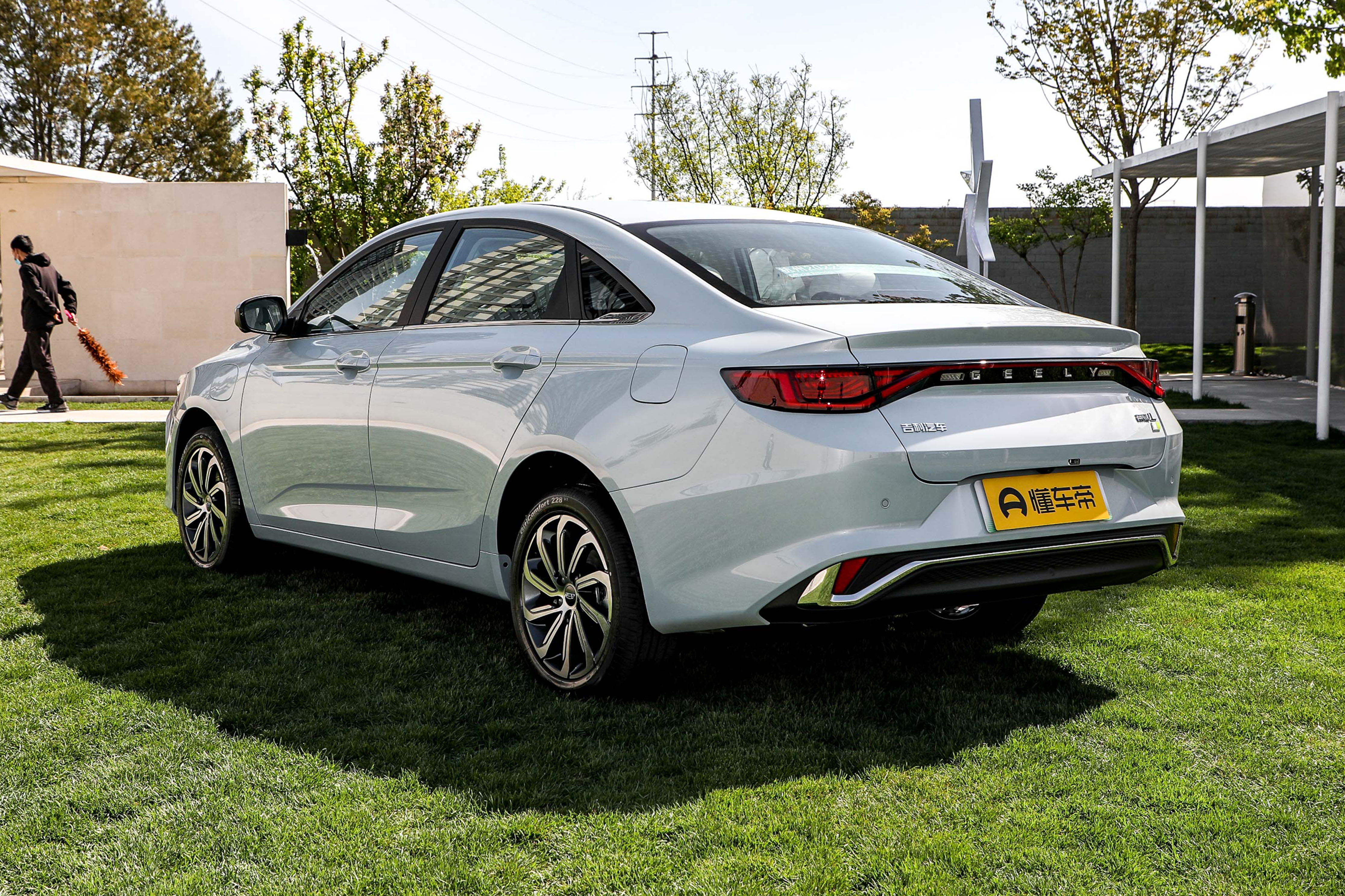 新车 | 订单超3万台,吉利帝豪l雷神hi·x混动开启交付,售12.98万起