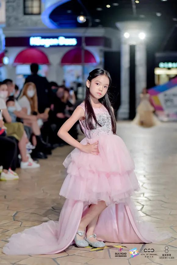 �������ˣ�ģ���ݵ�365SHOW����ȫ�������ռ�