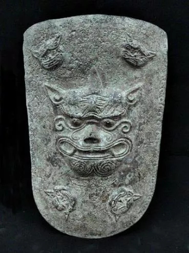 青铜虎头盾牌我军历来重视开展立功创模活动,从红军初创时期就授予过