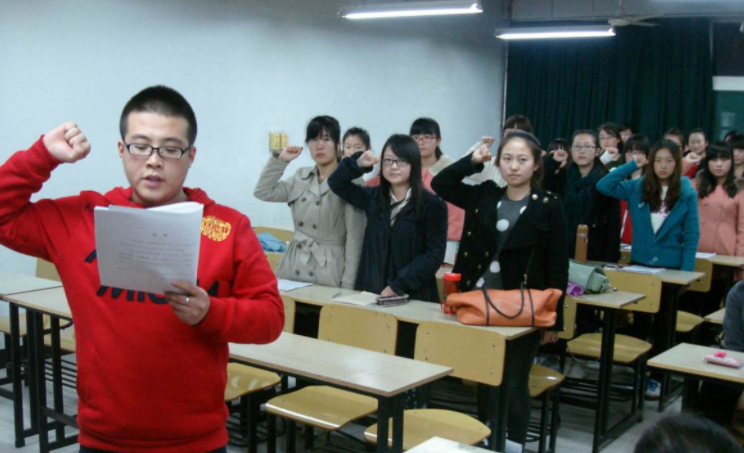 大一申请入党太着急？毕业生含泪表示：错过就来不及，要把握时机