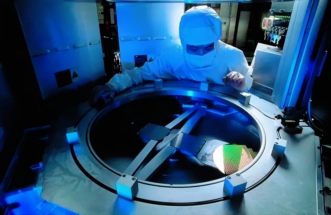 中国国产光刻机,只差最后一步,就能实现7nm芯片的制造了!