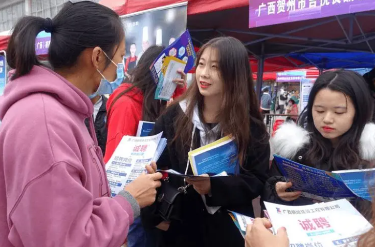 2022年毕业生就业有多难？要被卷哭了，女大学生的陈述引发共鸣