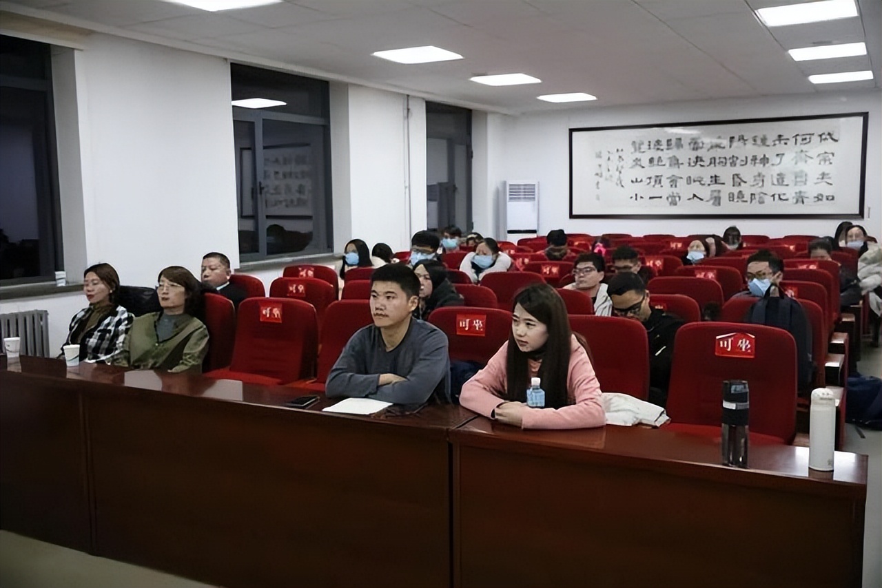 山东大学高颜值女教授火了，三十出头当“博导”，深受学生的喜爱