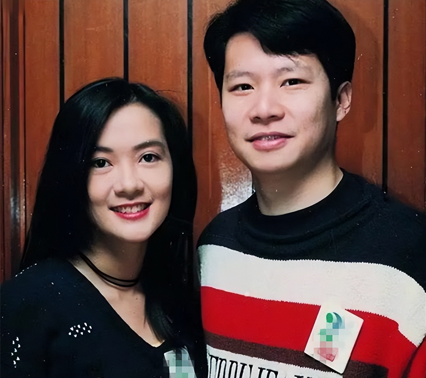 郑子诚夫妇罕同框，演员妻子息影多年气质依旧，曾演《鉴证实录》