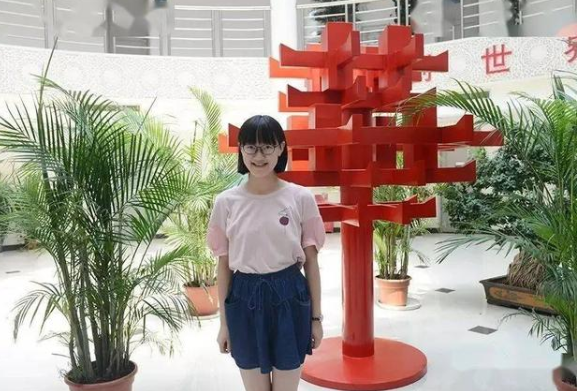 多名高考状元“家庭背景”曝光，家庭状况很相似，网友感叹太现实