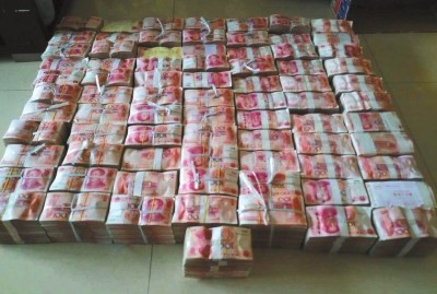 2016年东莞一无业男子，银行流水4亿元，警方查明后，多人被判刑