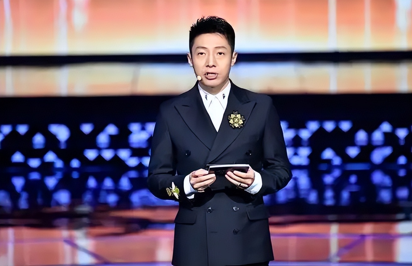 铁甲节目组恶意剪辑，没有路转黑，是因为具备了不被带跑偏的能力