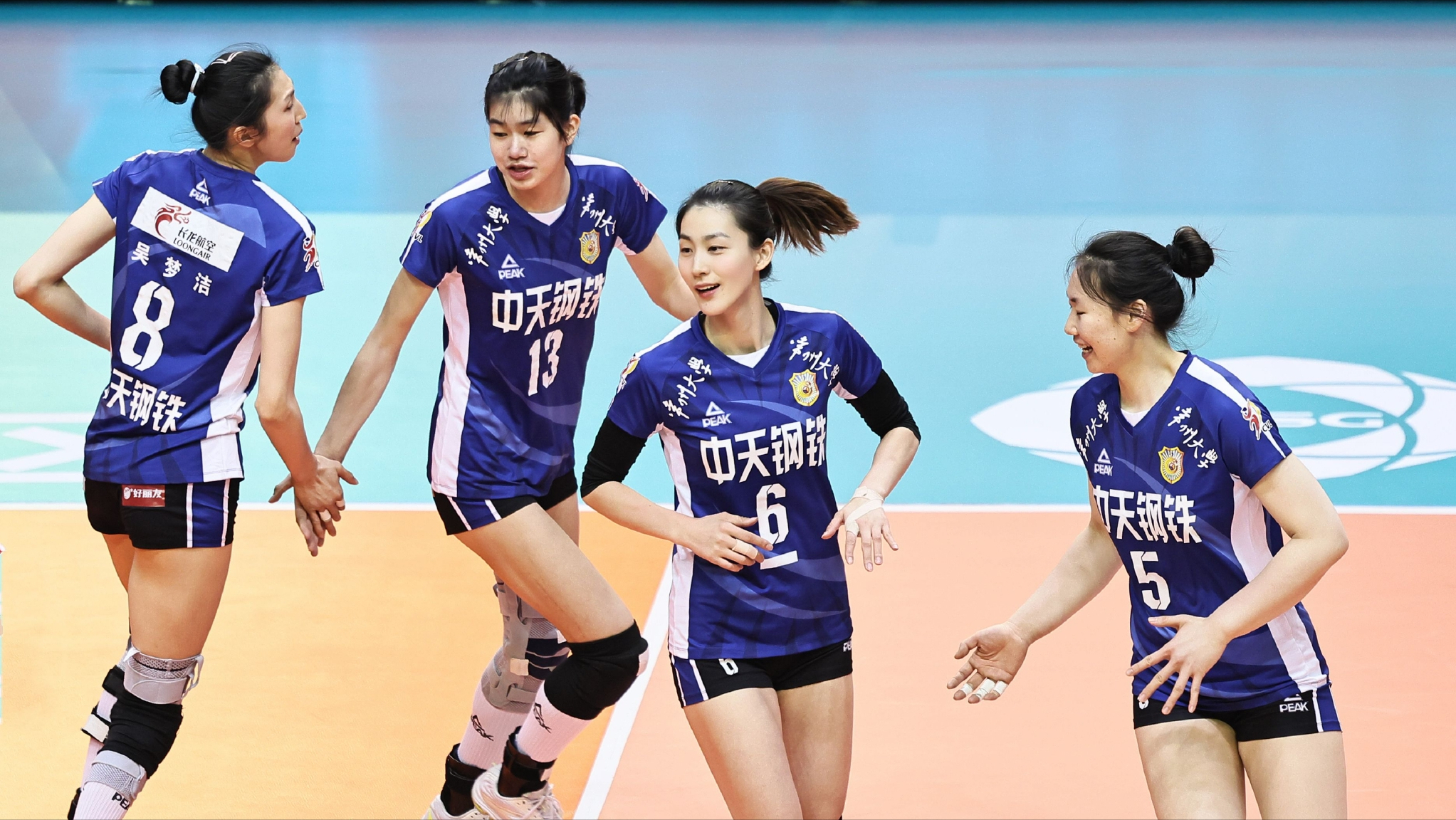 江苏女排胜北京女排取得赛季首胜（最新战报！江苏女排横扫强敌占的先机！山东回勇横扫北京）