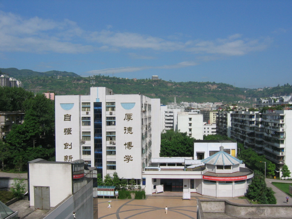 2021年重庆三峡学院本科毕业生5282人，就业率为85%，66%留渝就业