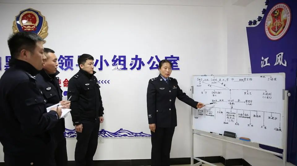 刘春红现状(吉林省“警爱民 民拥警”模范先进事迹展播：刘春红 闫民)