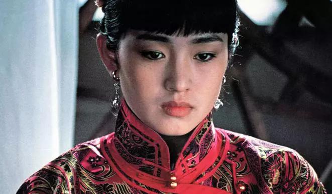 《大红灯笼高高挂》：女性被禁锢自由的悲惨人生