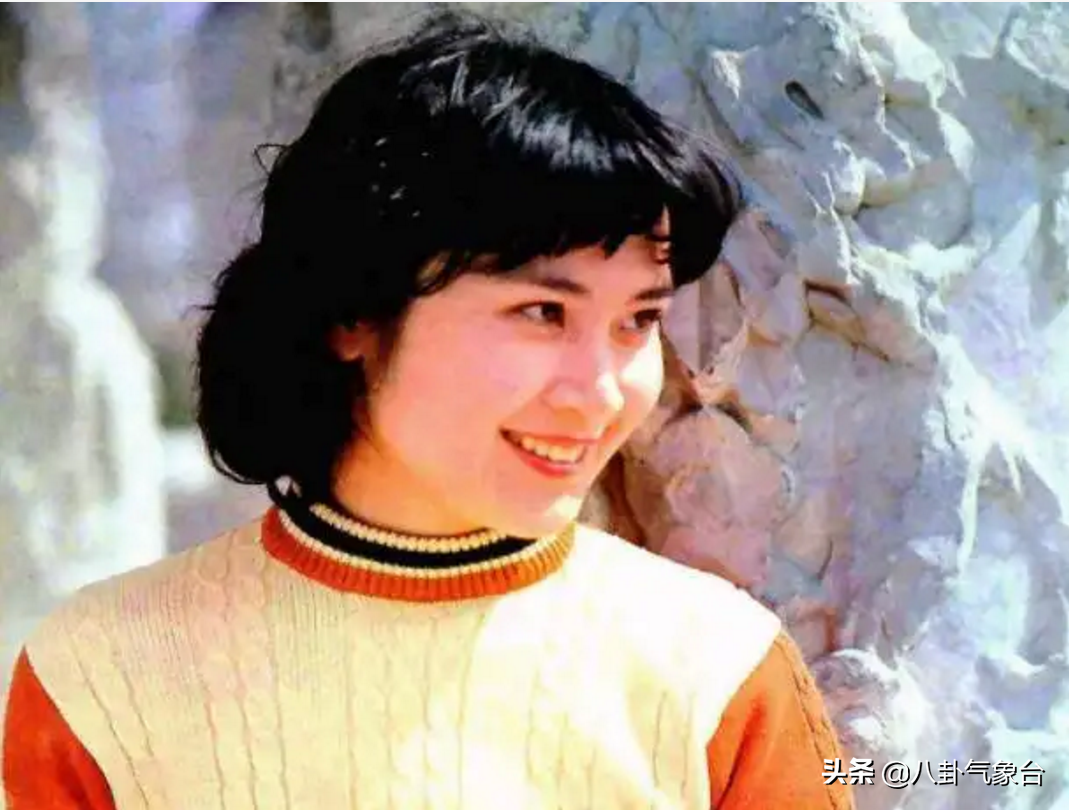 “气质美人”肖雄，将一生奉献给演艺事业，单身30年不后悔