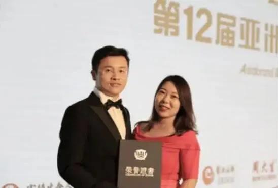 河南女首富卢依雯，1987年出生，两手空空创业，现在身价420亿