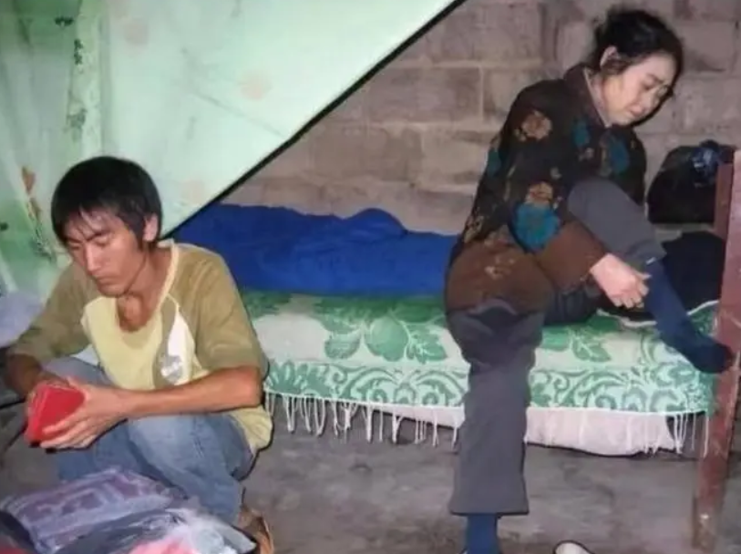 19岁背“疯母”千里求学，贵州第一孝子刘秀祥，后来成了副书记