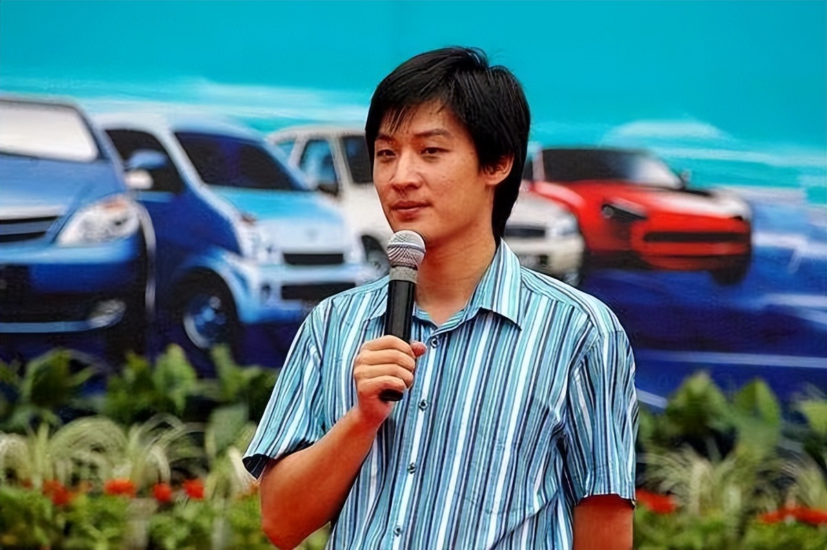 《等着我》主持人舒冬:是暖男也是北大学霸,如今爱情事业双圆满