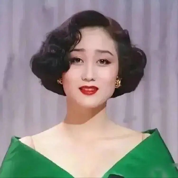 "功夫皇帝"李连杰,年少时抛弃原配,如今甘愿把20亿资产给利智