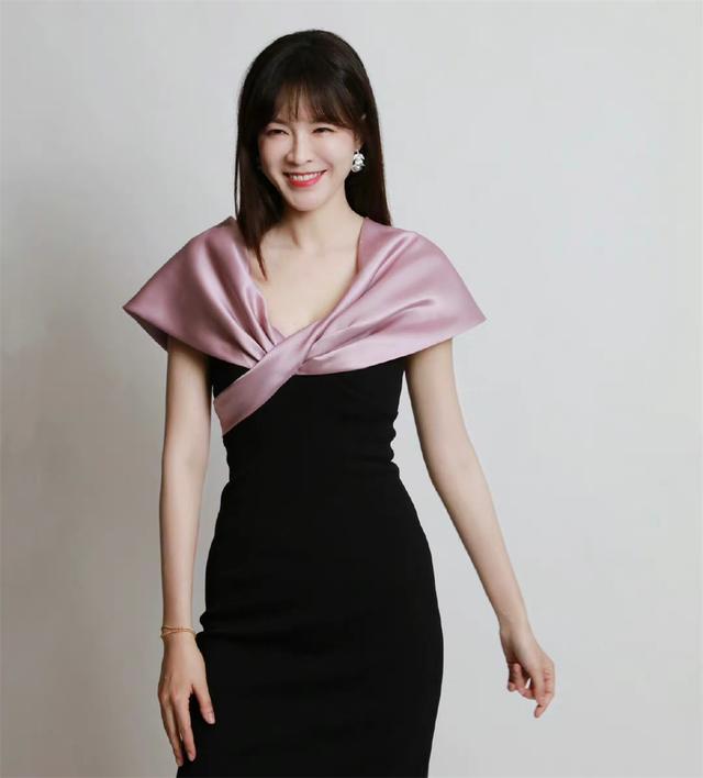 43岁李艾自曝被搭讪，粉丝称赞她越来越美