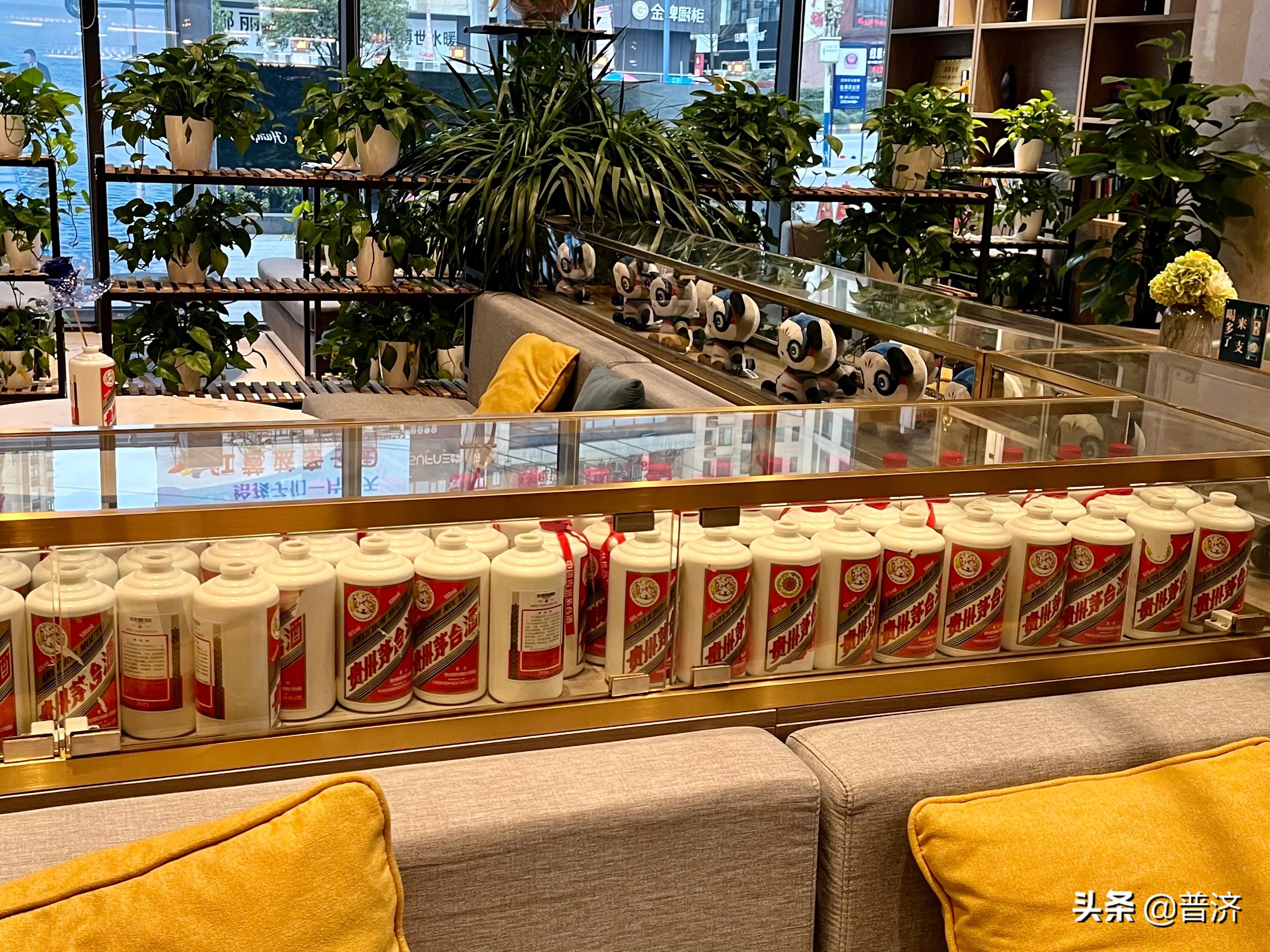 过年该撸哪样酒，没钱别想买茅台，大厂嫡系也有高质价低口粮酒？