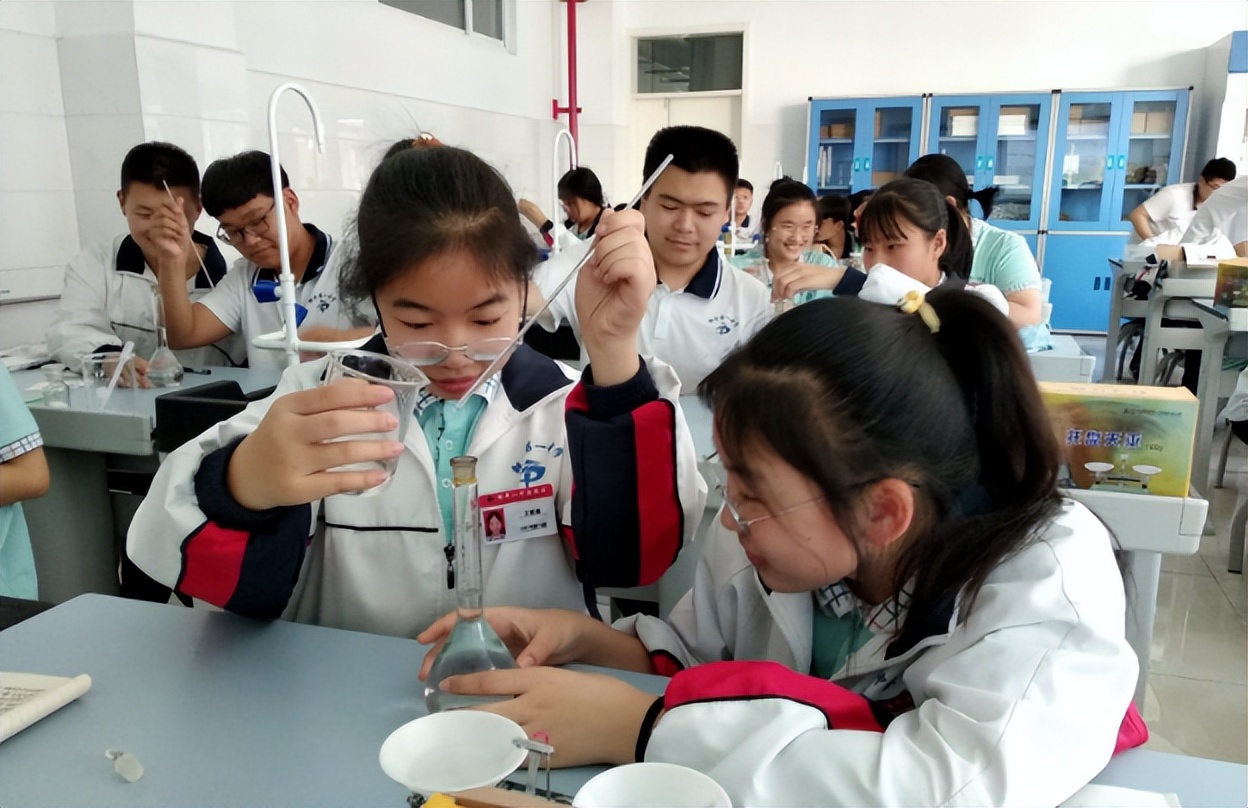 了不起的孩子第一季(小升初必备之《了不起的化学元素》，带孩子轻松进入神奇化学世界)