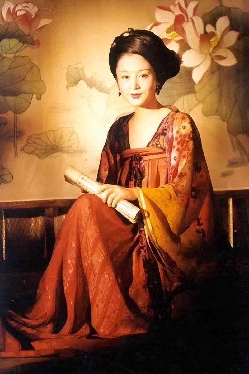 “尖嘴猴腮”别硬演公主，这8位女星告诉你，什么才叫金枝玉叶