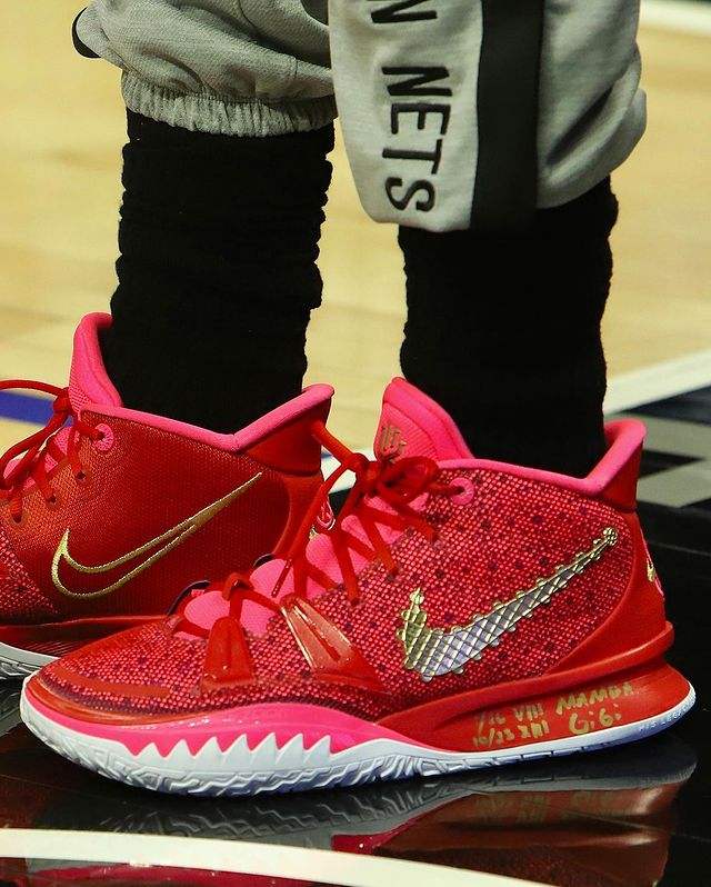 nba球员为什么穿欧文7（欧文欧神仙NBA赛场穿了哪些Nike Kyrie 7代篮球鞋经典回顾）