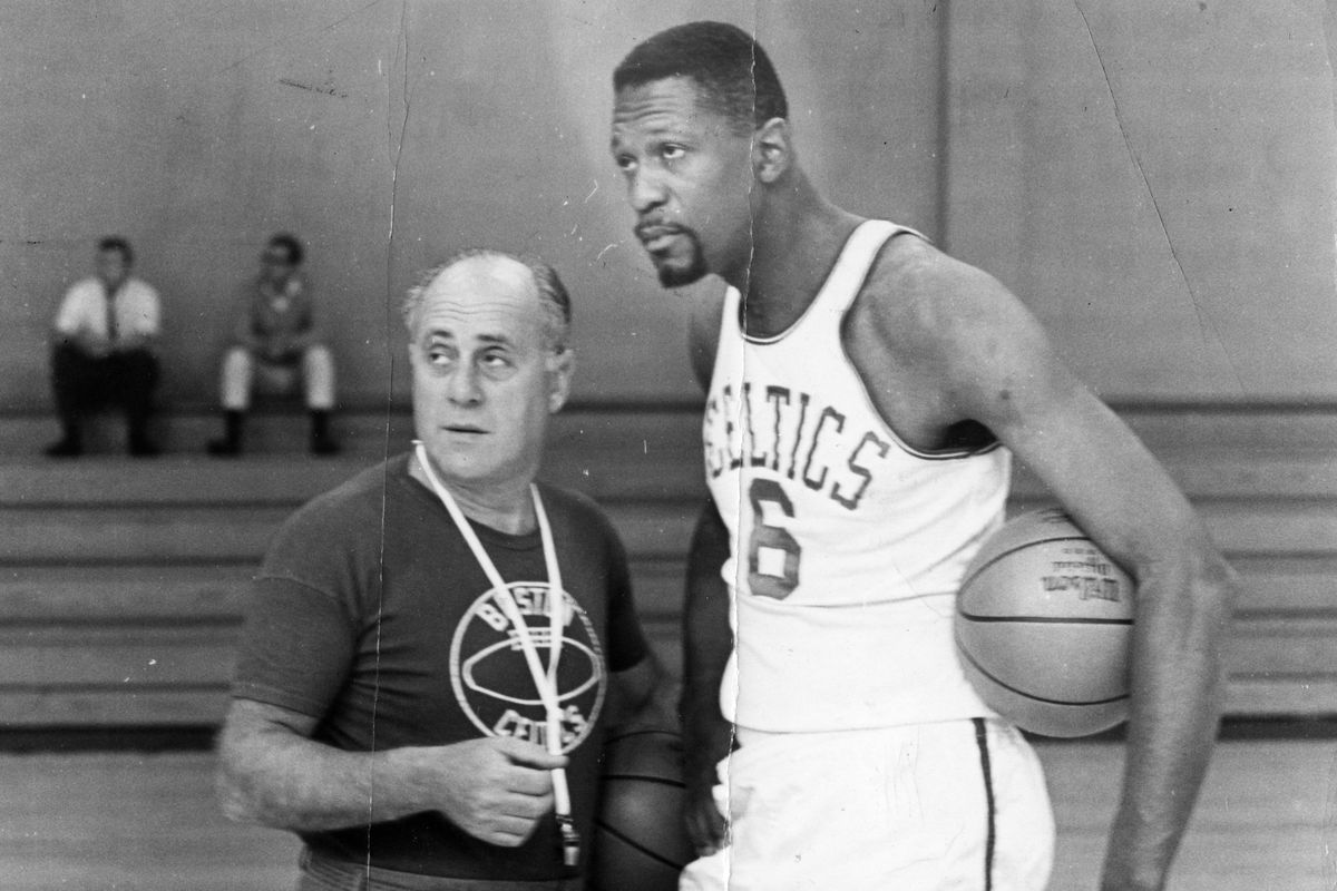 拉塞爾為什么沒有nba第一人（拉塞爾生平：史上首位黑人籃球巨星，曾被種族歧視，終成城市英雄）