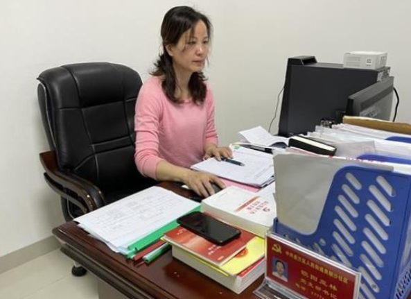 听上去像“铁饭碗”的岗位，真实身份却并非如此，学生慎重报考